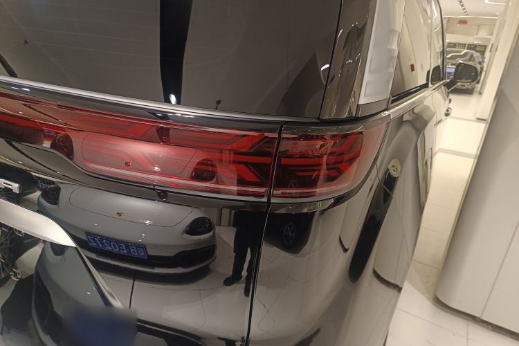 Used Denza D9 2025 DM-i Smart Drive 1020 Four-Wheel Drive Premium Model
