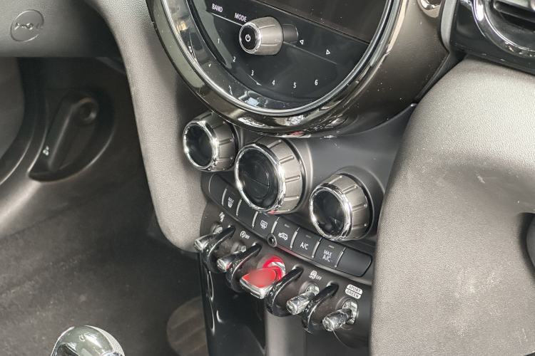 Used  MINI 2022 1.5T COOPER Classic Edition
