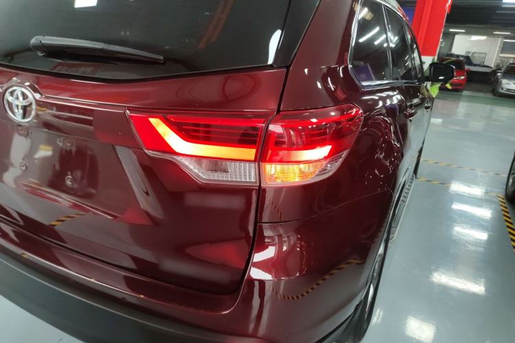 Used Toyota Highlander 2018 2.0T Four-Wheel Drive Luxury Edition 7 Seats China V Emission Standard
