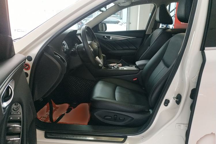 Used Infiniti Q50L 2018 2.0T Enjoyment Version China VI Standard
