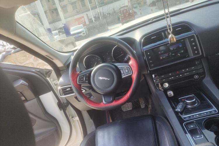 Used Jaguar F-PACE 2016 2.0T Two-Wheel Drive Urban Luxury Edition