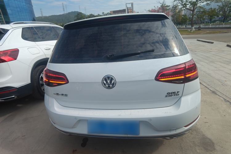 Used Volkswagen Golf 2018 230TSI Automatic Luxury Version
