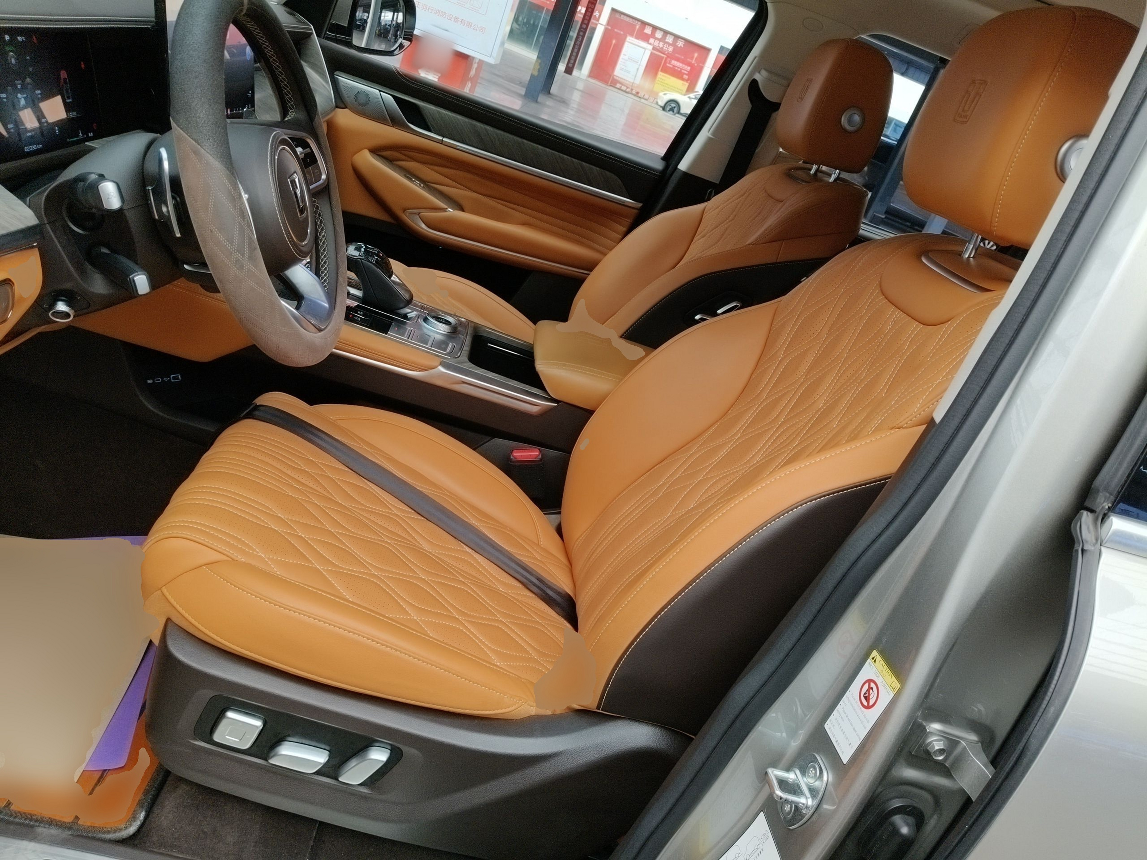 المقاعد الأمامية داخل السيارة