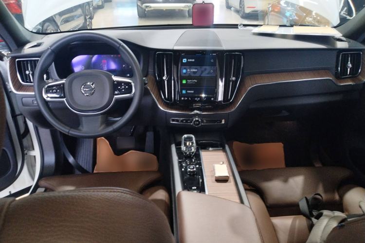 Used Volvo XC60 2023 B5 4x4 Smart Luxury Edition
