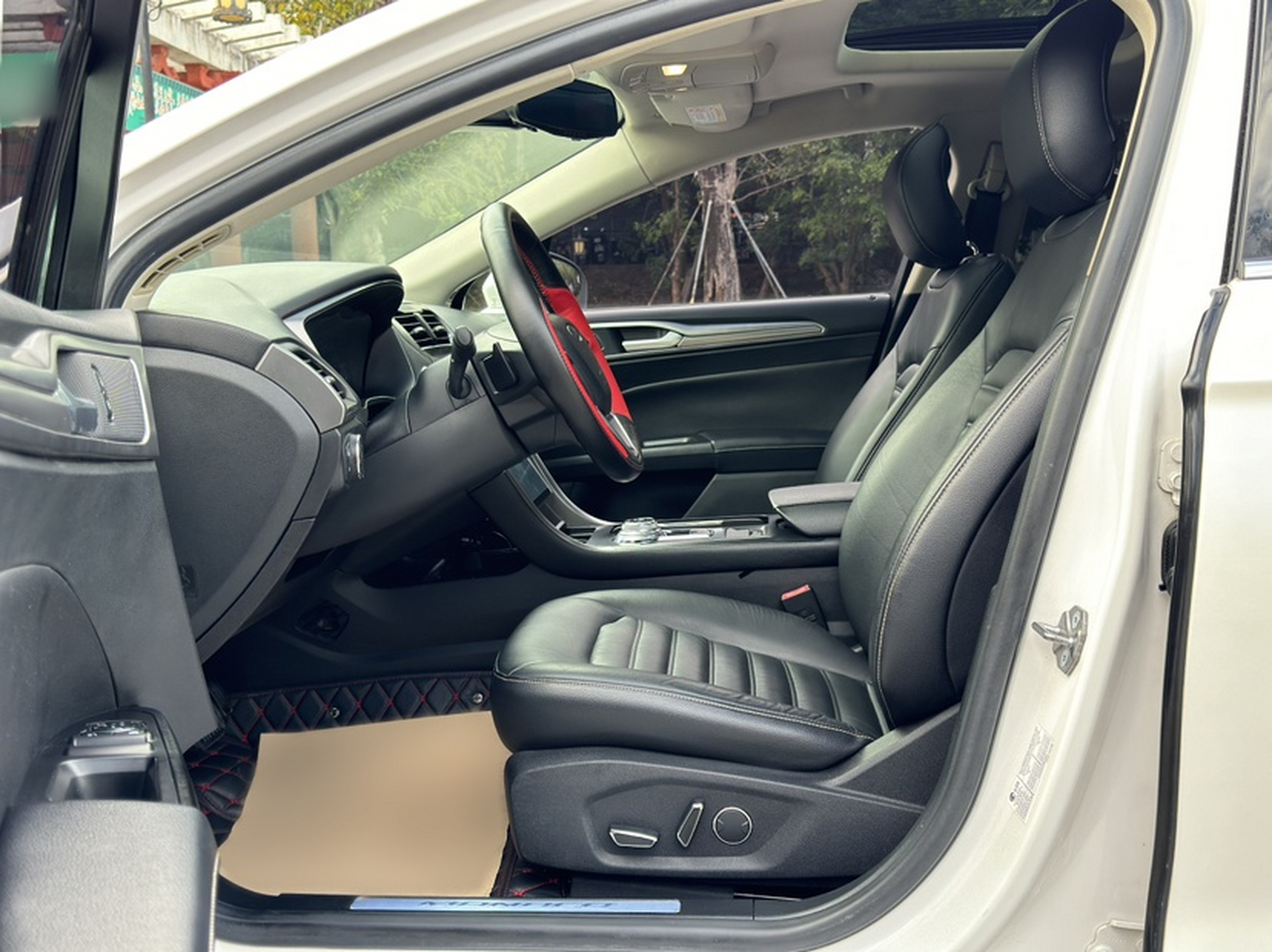 Переднее сиденье в автомобиле