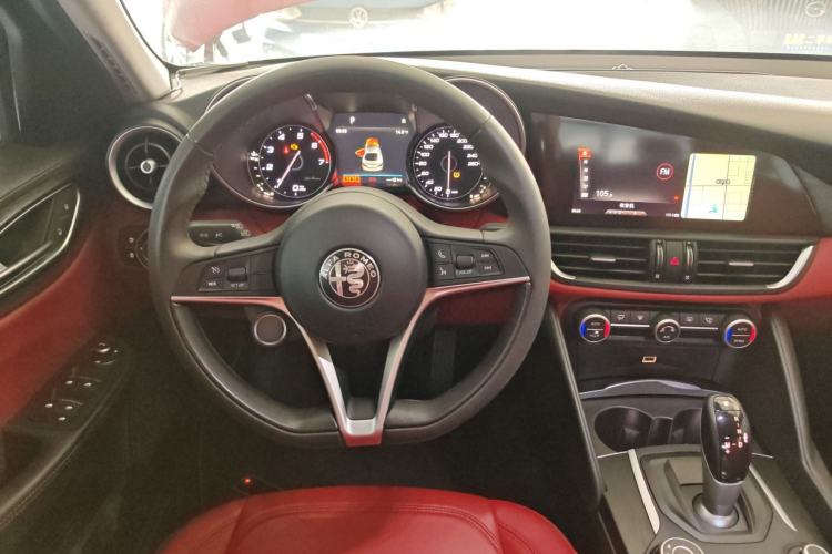 Used Alfa Romeo Giulia 2017 2.0T 200HP Luxury Edition
