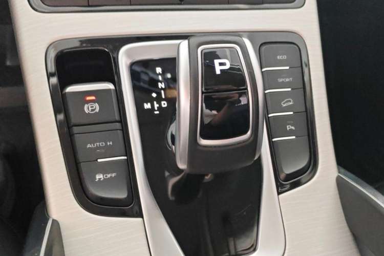 Used Geely Auto Emgrand X7 Sport 2020 1.8TD DCT Two-Wheel Drive Smart Connect 4G-Enabled Version
