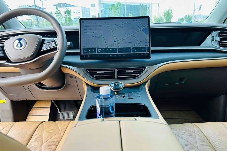 Used Denza D9 2022 DM-i 970 Four-Wheel Drive Prestige Model
