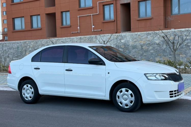 Used Skoda Rapid 2016 1.6L Manual Front-Wheel-Drive Version
