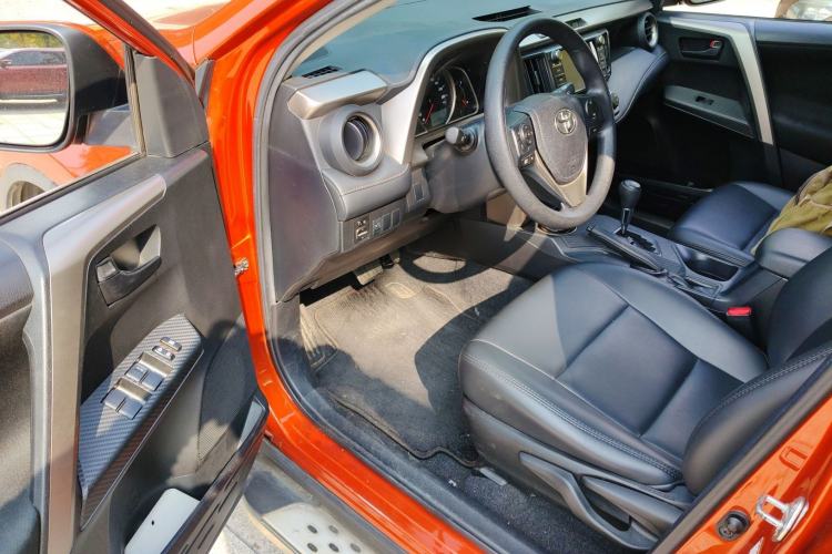 Used Toyota RAV4 2015 2.0L CVT Two-Wheel Drive Fashion Edition
