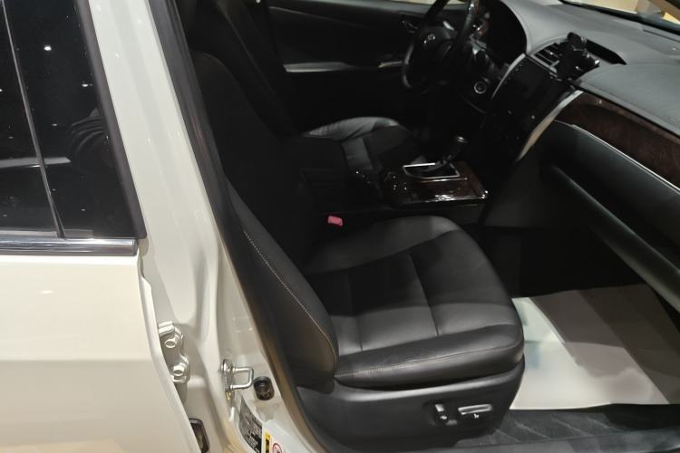 Used Toyota Camry 2016 2.0G 10th Anniversary Leading Edition
