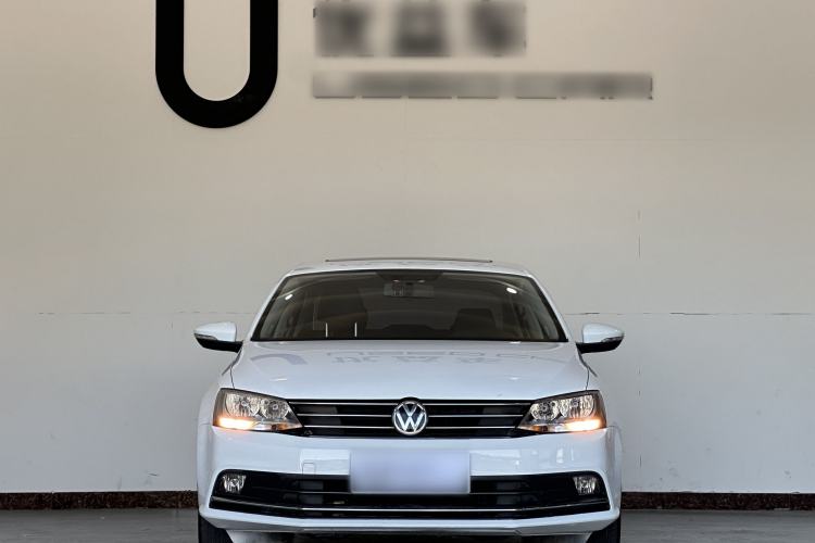 Used Volkswagen Sagitar 2017 230TSI Automatic Comfort Version
