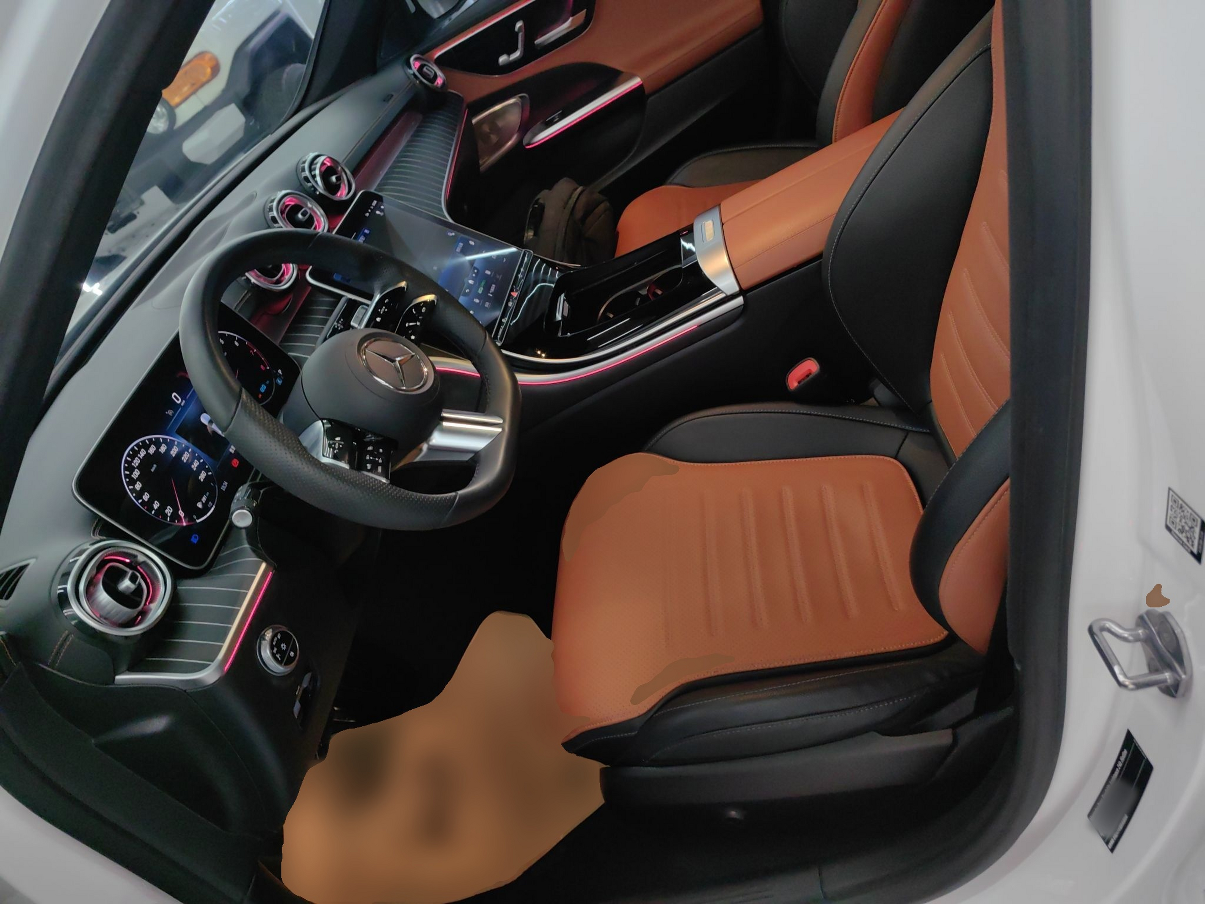 المقاعد الأمامية داخل السيارة