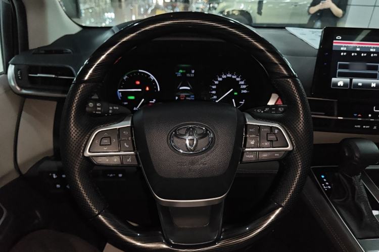 Used Toyota Sienna 2023 2.5L Hybrid Comfort Edition