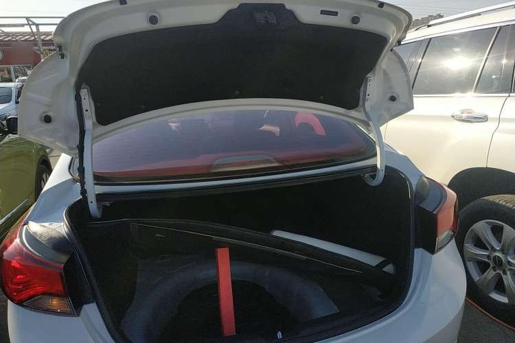 Used Hyundai Elantra 2016 1.6L Automatic Smart Version
