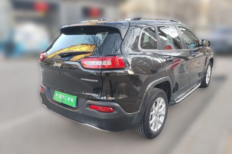 Used  Cherokee 2017 2.0L Superior Edition