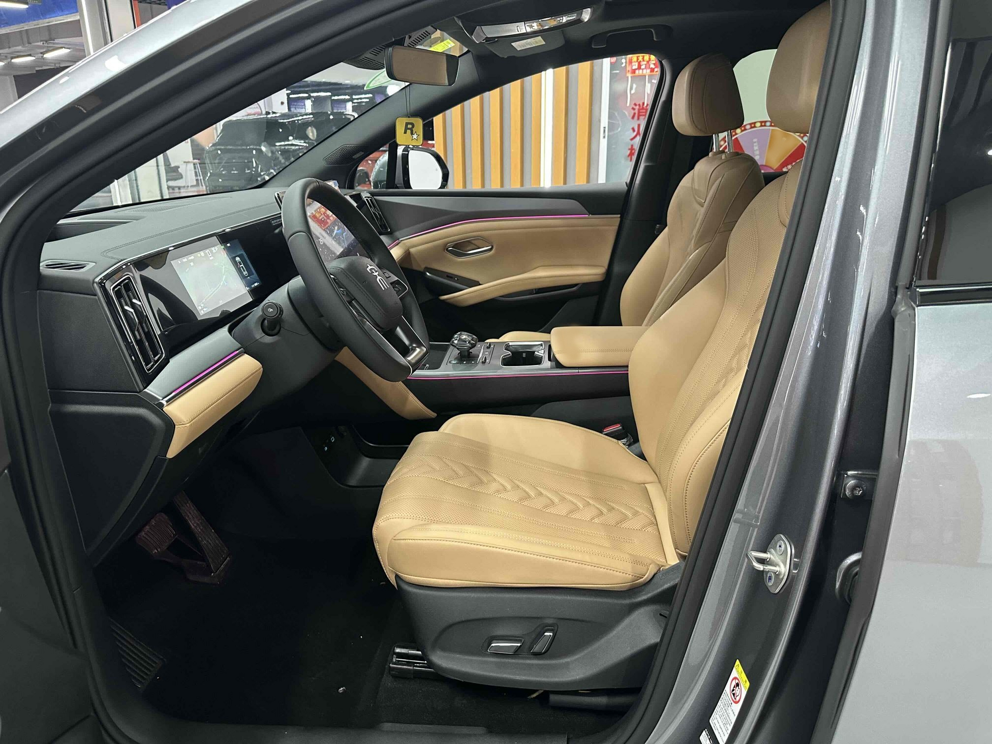 Переднее сиденье в автомобиле