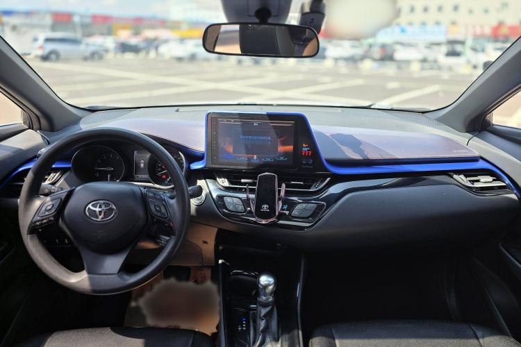 Used Toyota C-HR 2018 2.0L Leading with Sunroof China VI Standard
