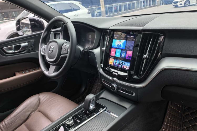 Used Volvo XC60 2025 B5 4x4 Smart Luxury Edition