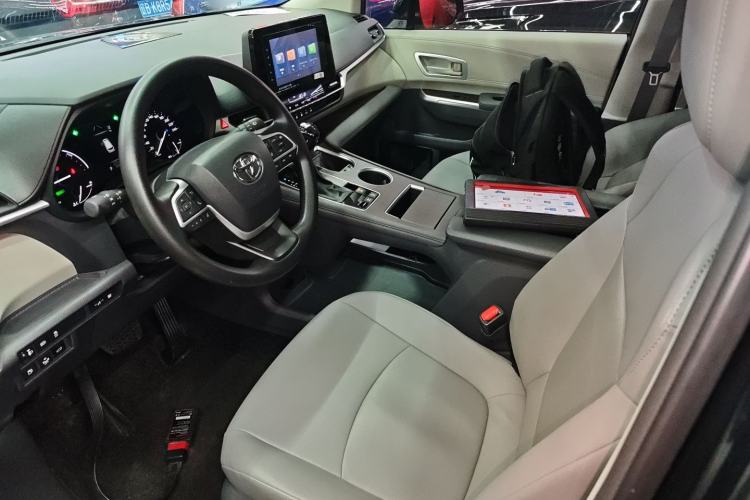 Used Toyota Granvia 2023 2.5L Hybrid Luxury Edition