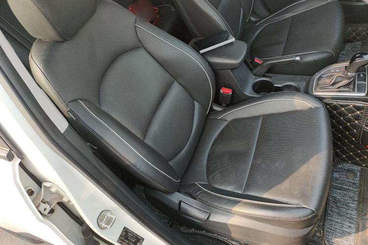 Used Hyundai ix25 2015 1.6L Automatic Two-Wheel-Drive Deluxe DLX Model