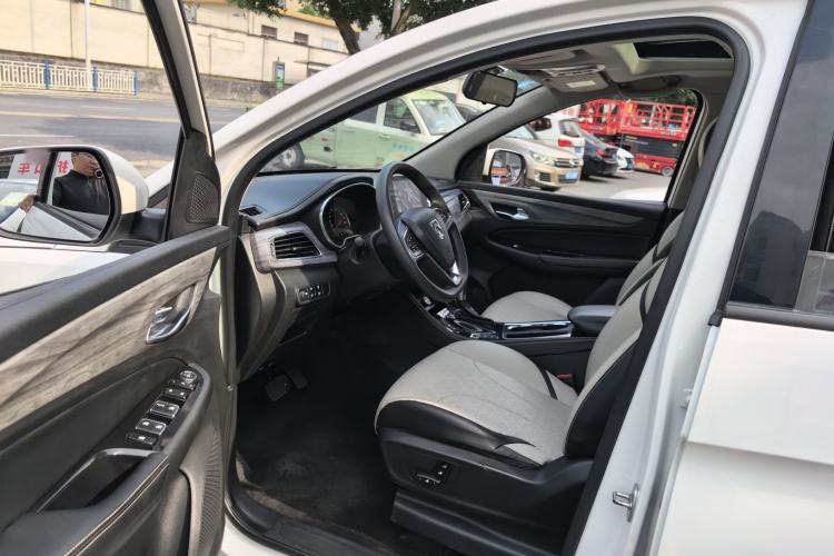 Used Baojun 730 2019 1.5T CVT Flagship Model 7 Seats China VI Emission Standard
