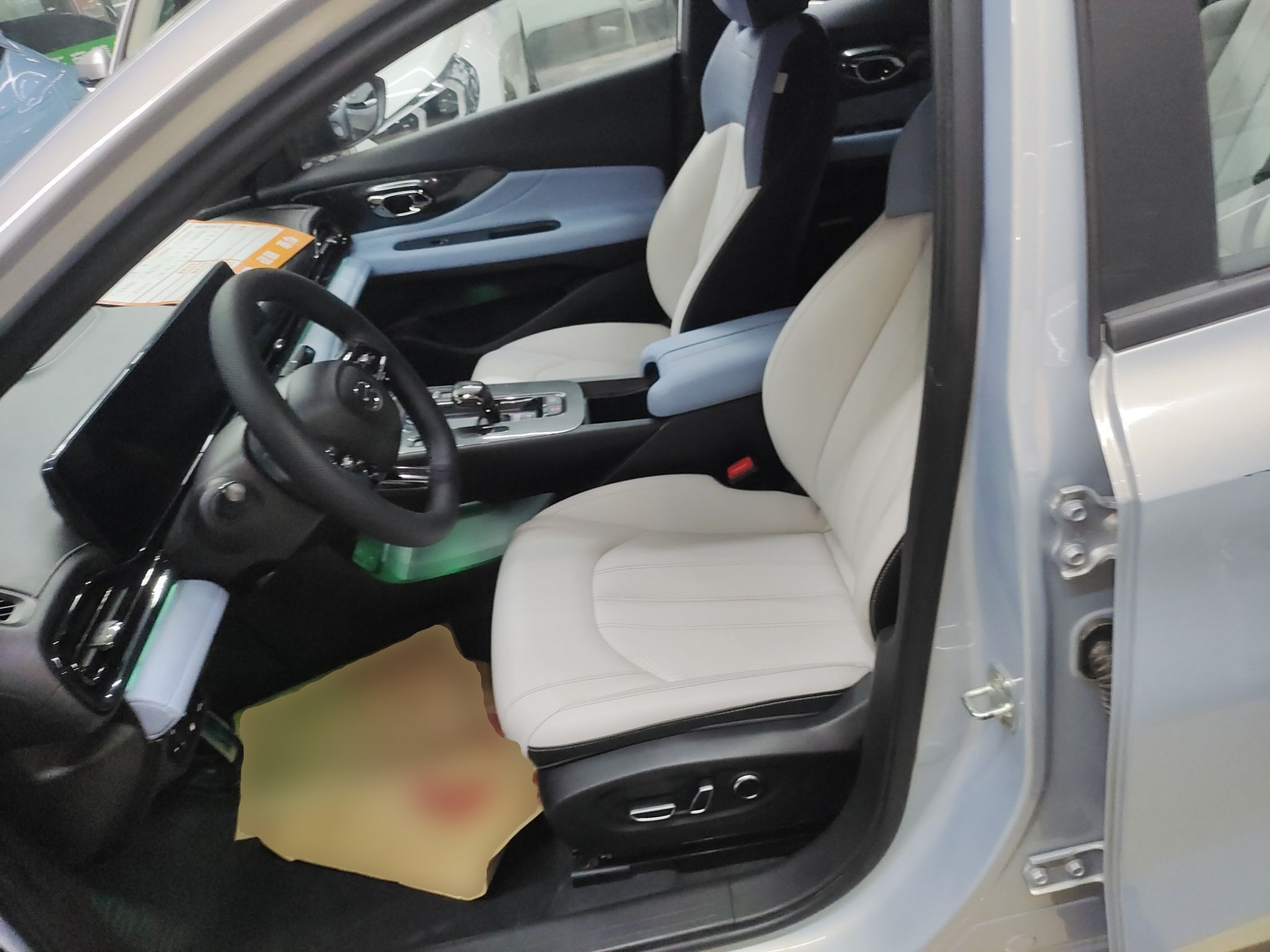 Переднее сиденье в автомобиле