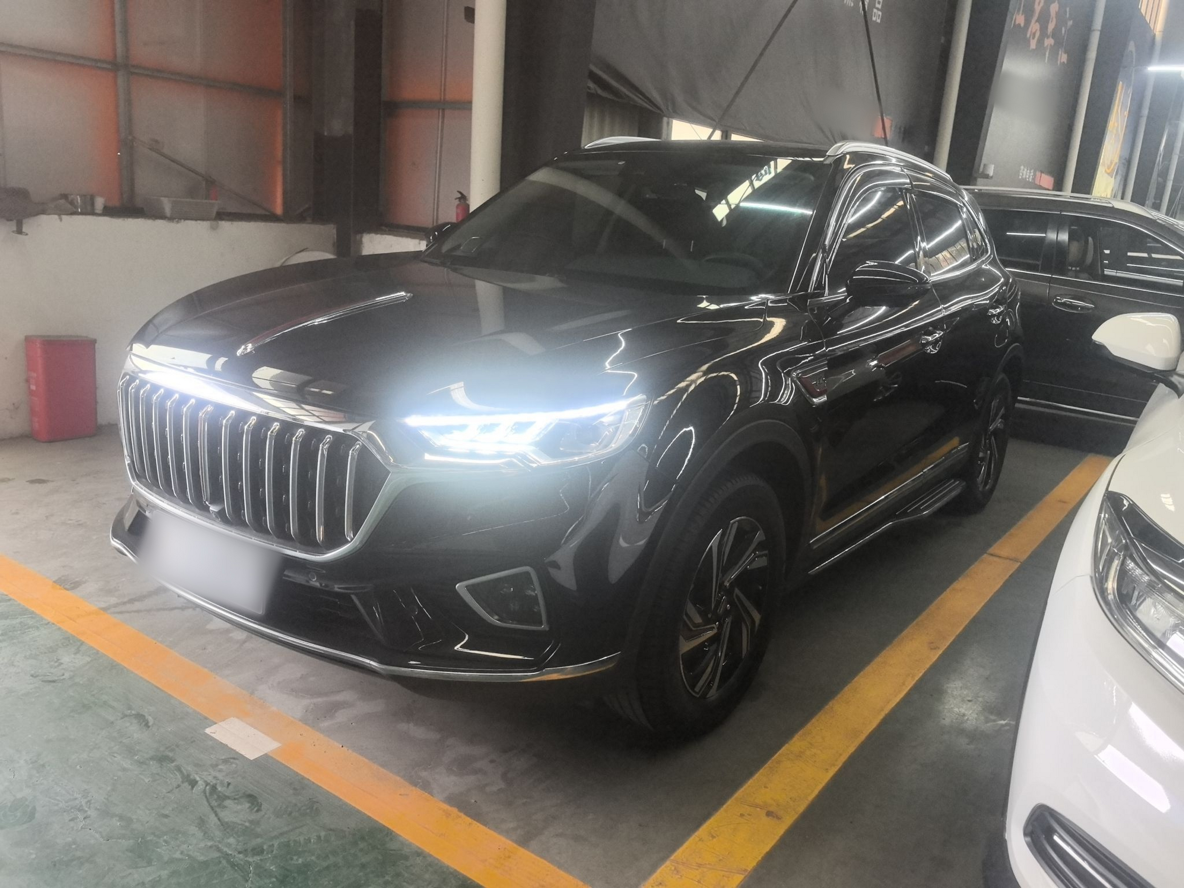 Под передней частью автомобиля