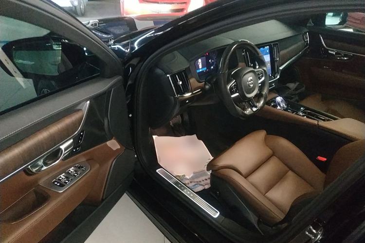Used Volvo S90 2025 B5 Zhiyuan Luxury Edition
