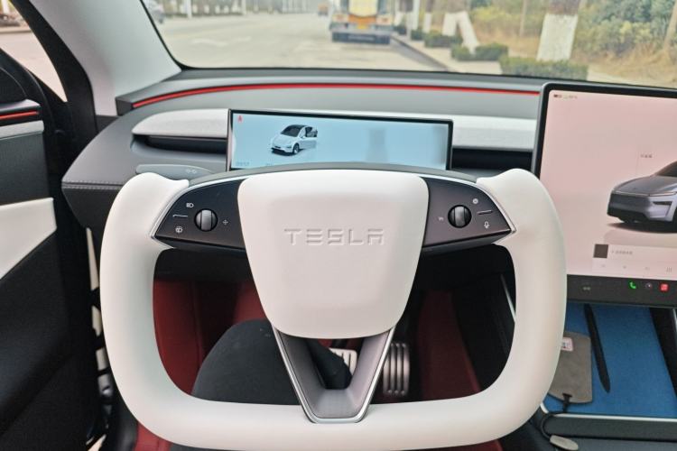 Used Tesla Model Y 2025 Long-Range All-Wheel-Drive Version