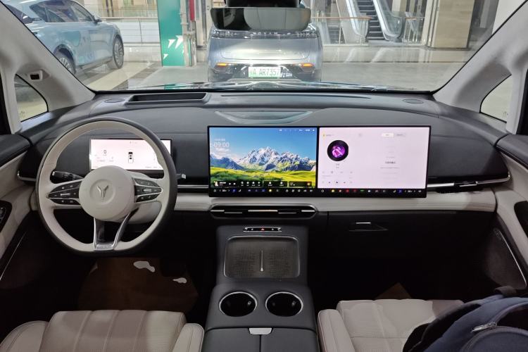 Used VOYAH Dream 2025 PHEV Four-Wheel-Drive Flagship Kunpeng Edition
