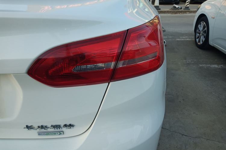 Used Ford Focus 2017 Sedan EcoBoost 125 Automatic Supreme Style SmartDrive Edition
