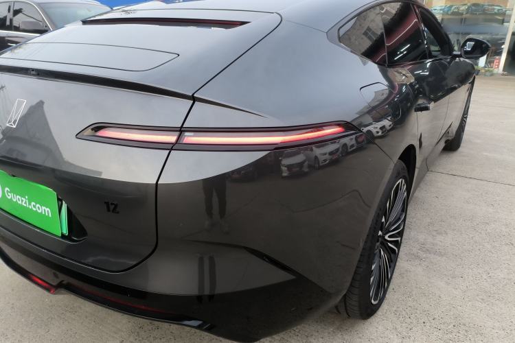 Used  12 2025 Ultra Extended-Range Edition
