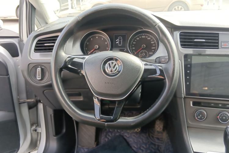 Used Volkswagen Golf 2015 1.6L Automatic Comfort Model
