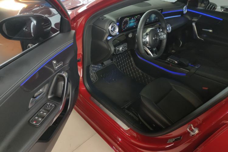 Used Mercedes-Benz A-Class 2022 Revised Version A 200 L Sport Sedan Fashionable Style
