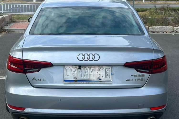 Used Audi A4L 2017 40 TFSI Ambition Edition
