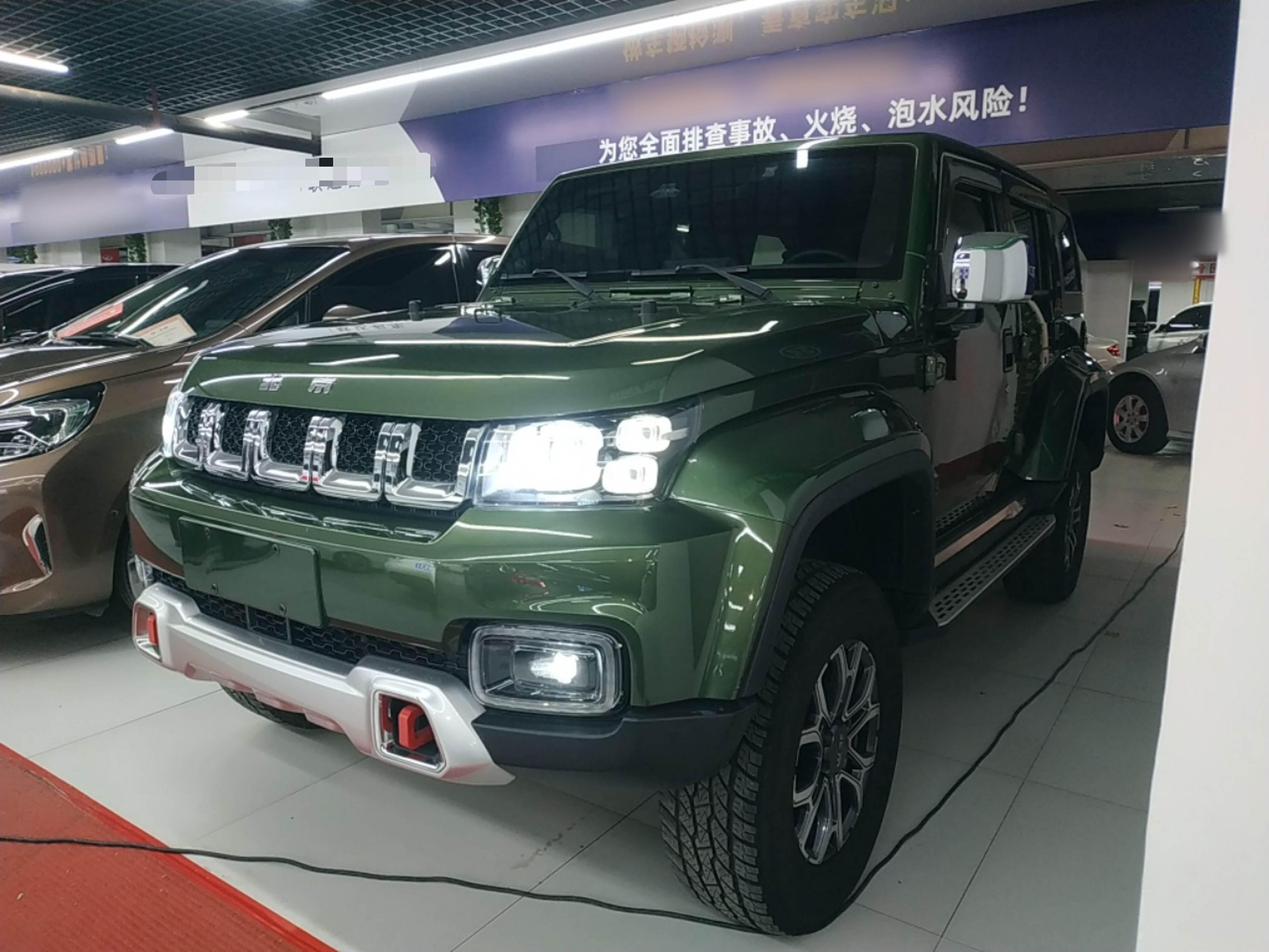 تحت مقدمة السيارة