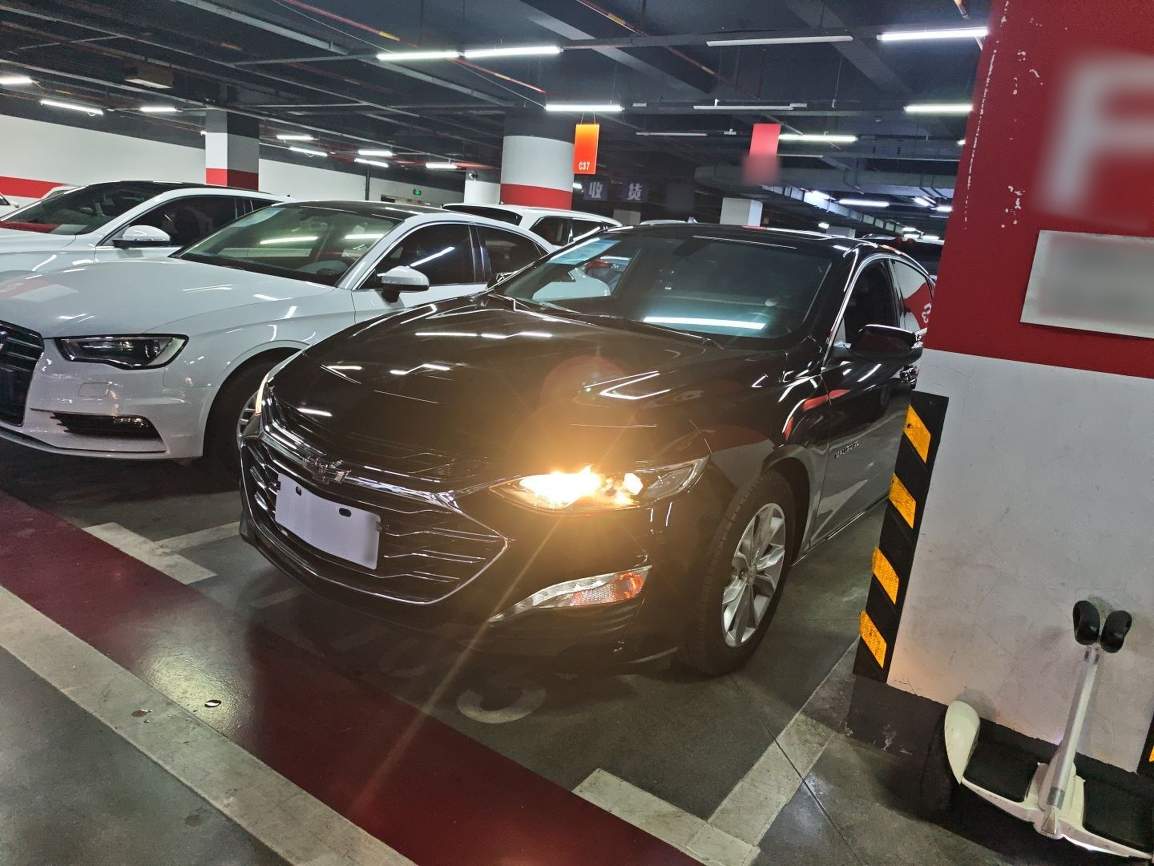 Под передней частью автомобиля