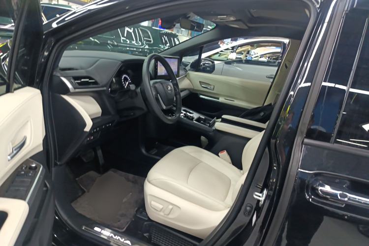 Used Toyota Sienna 2024 2.5L Hybrid Luxury Edition