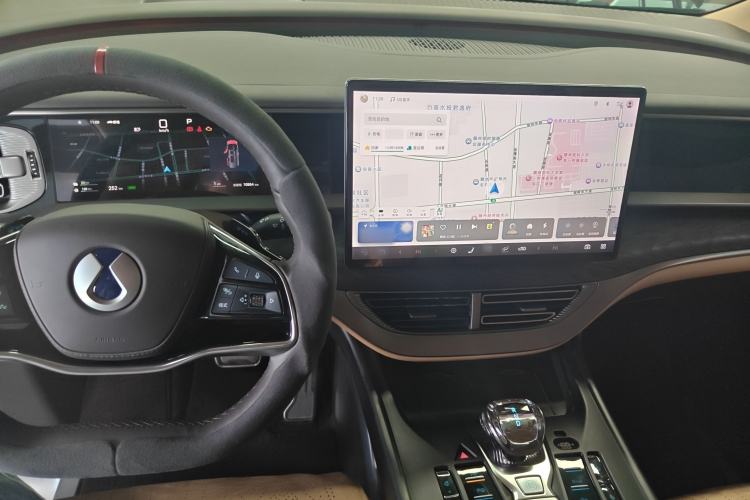 Used Denza D9 2025 DM-i Intelligent Drive 1020 Four-Wheel Drive Prestige Model
