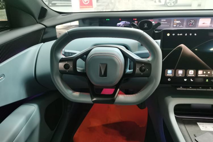 Used  12 2023 700 Three-Laser Rear-Wheel Drive Luxury Edition