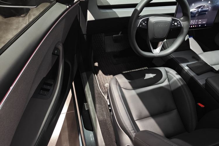 Used Tesla Model 3 2023 Rear-Wheel-Drive Version
