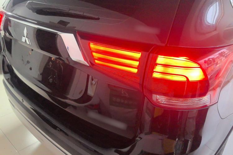 Used Mitsubishi Outlander 2020 2.4L 4x4 Zhi Xiang Edition 7-Seater
