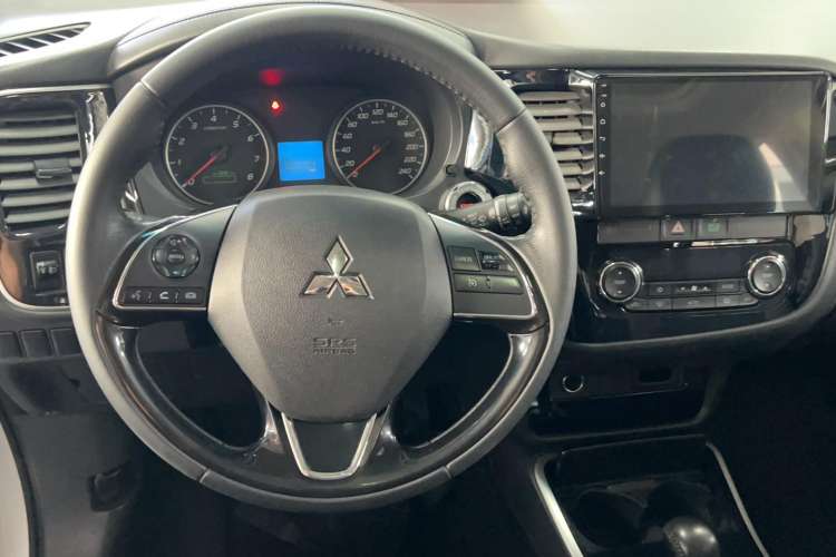 Used Mitsubishi Outlander 2018 2.0L Two-Wheel Drive Glory Edition 5 Seats
