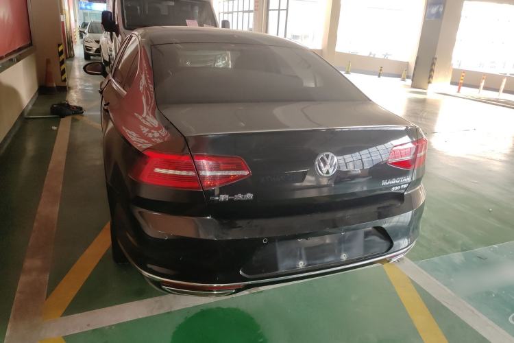 Used Volkswagen Magotan 2017 330TSI DSG Luxury Model
