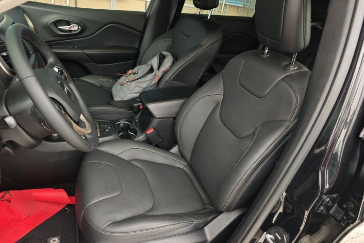 Used  Cherokee 2016 2.4L Superior Edition