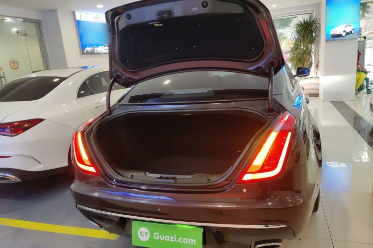 Used Jaguar XJ 2016 XJL 2.0T Two-Wheel-Drive Elegant Business Edition
