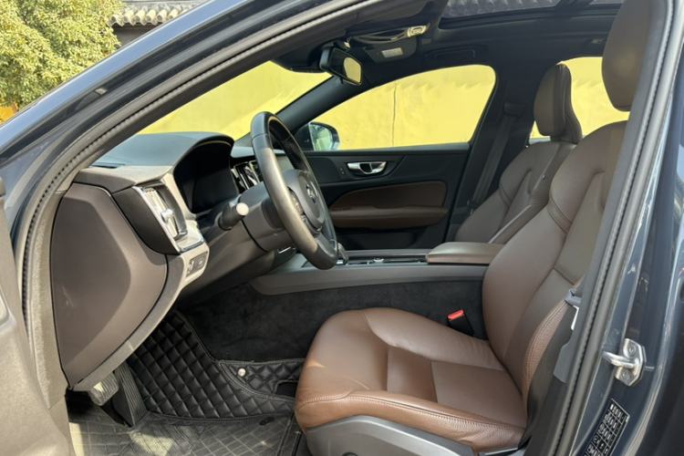 Used Volvo S60 2022 B4 Zhiyi Luxury Edition
