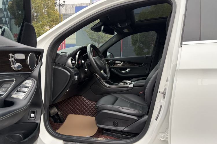 Used Mercedes-Benz GLC 2018 Facelift GLC 260 4MATIC Luxury Edition
