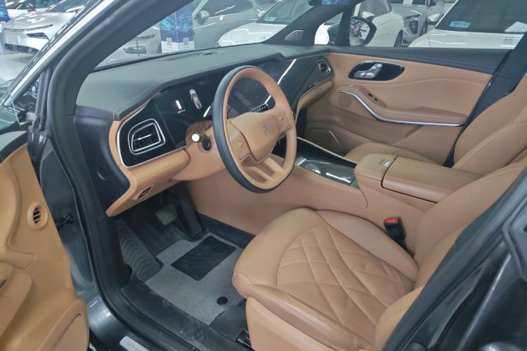 Used  R7 2023 Rear-Drive Screen King Pro Edition
